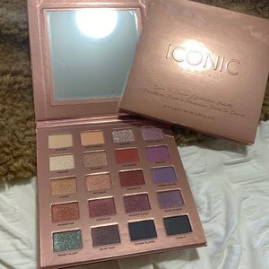 Iconic desk to dance eyeshadow pallet